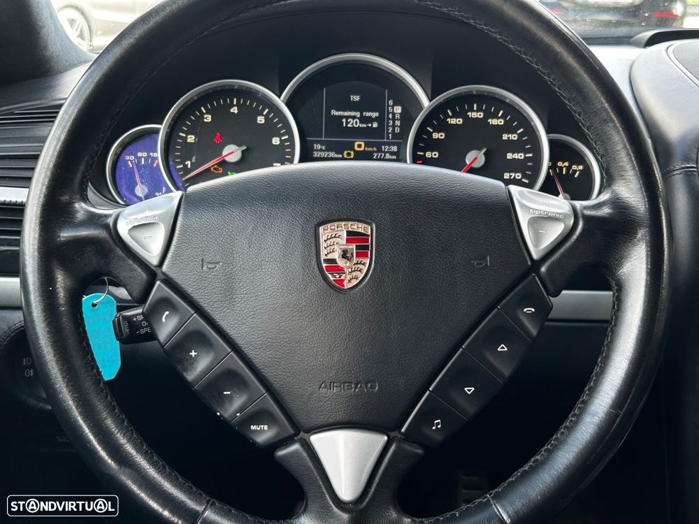 Porsche Cayenne Turbo - 27