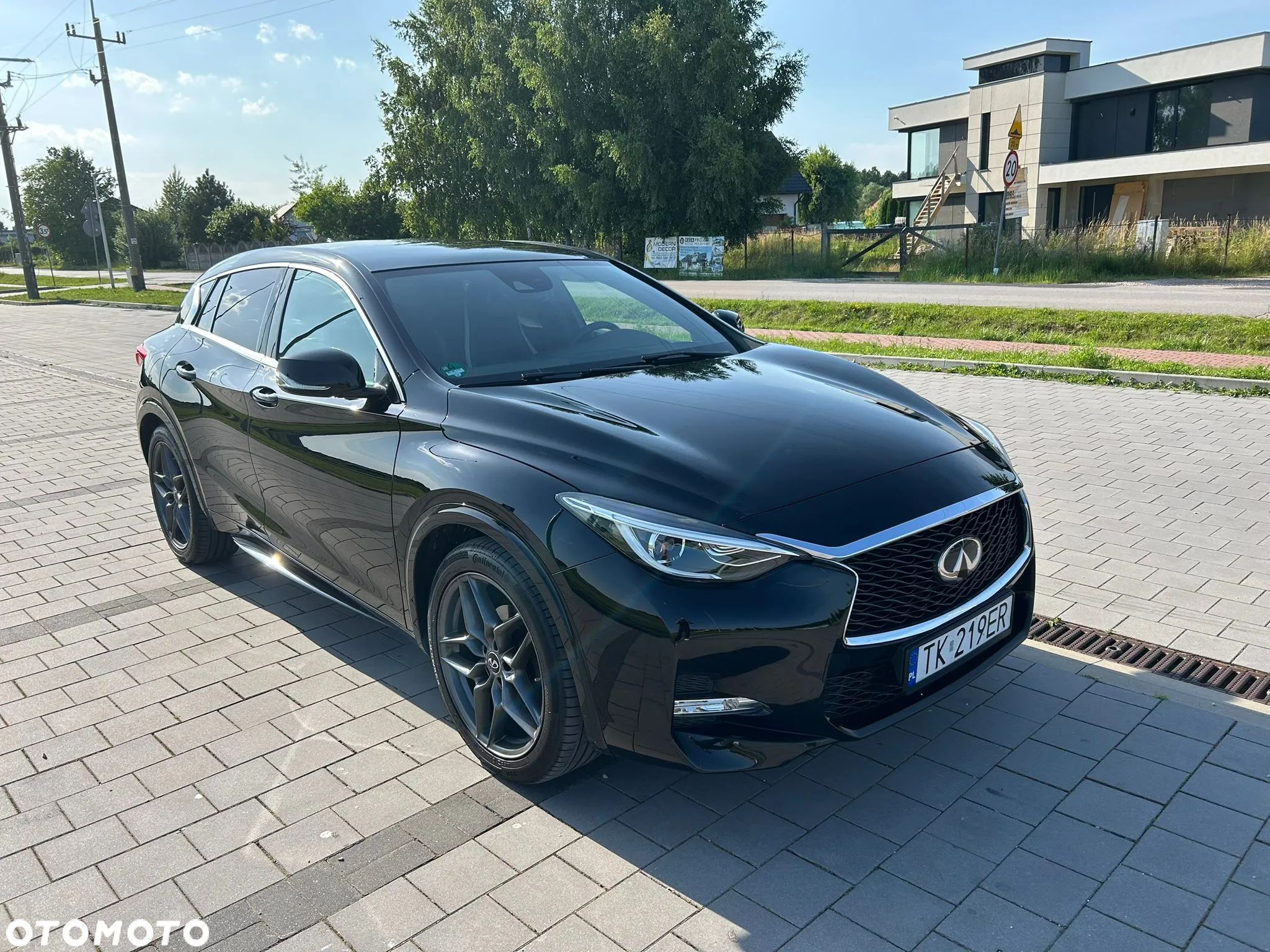 Infiniti Q30 - 1