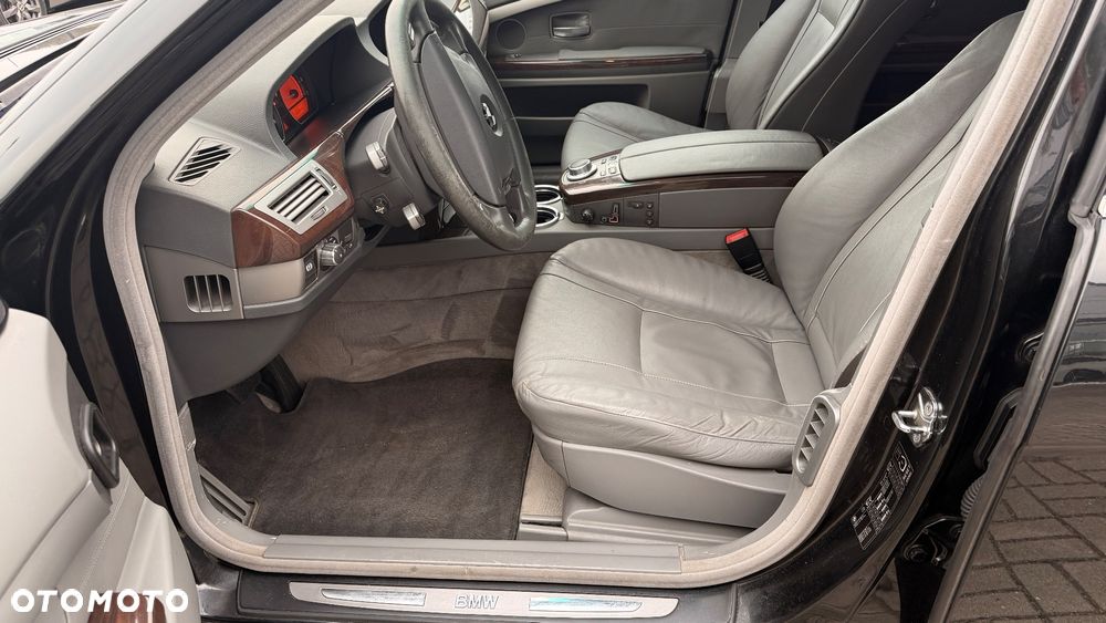 BMW Seria 7 740i - 8
