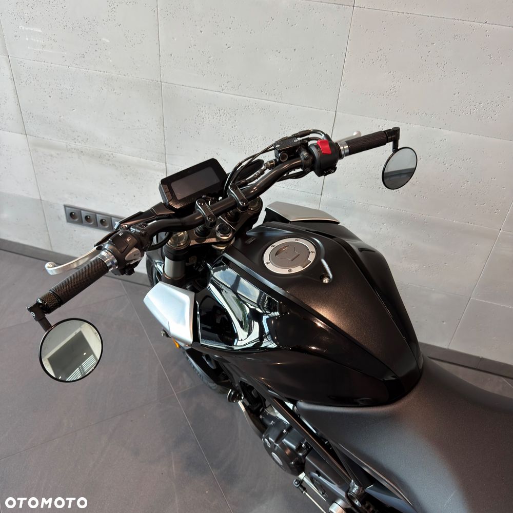 Honda CB - 12