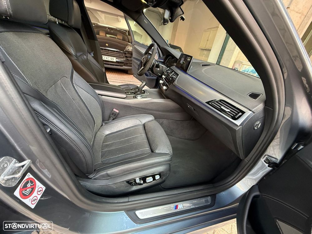 BMW 520 d Pack Desportivo M Auto - 24