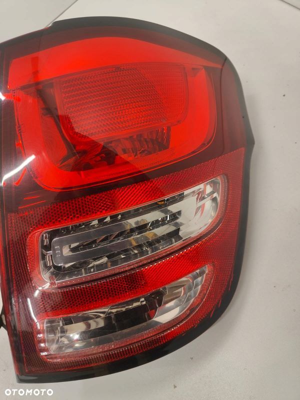 Citroen c3 09-13 oe 9673805380 LAMPA TYŁ PRAWA - 1