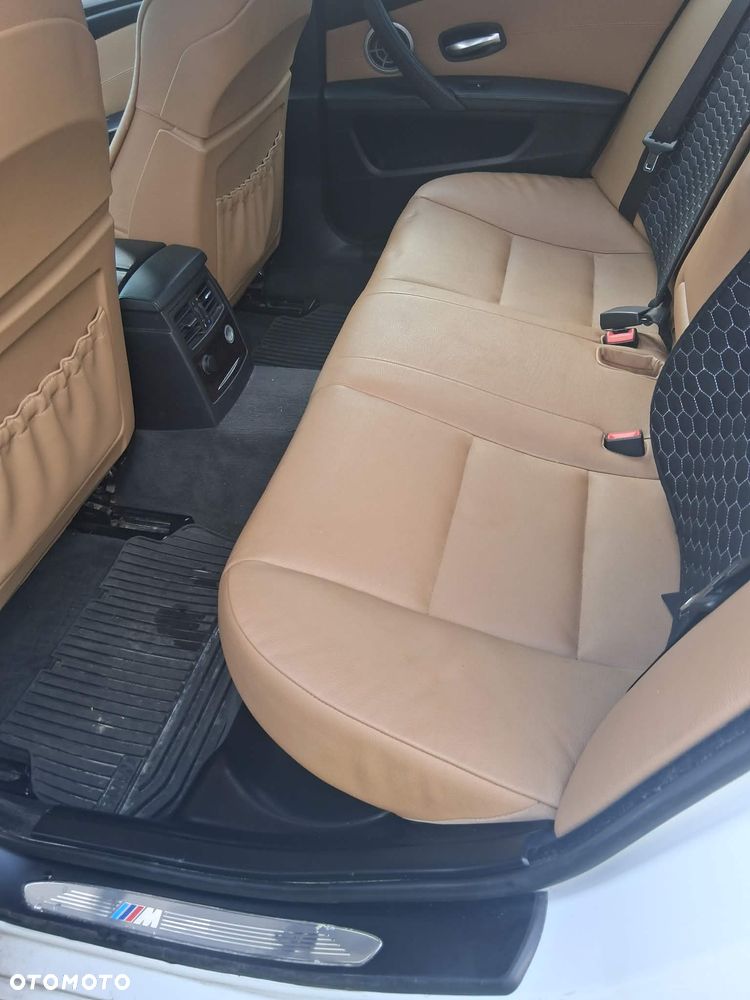 BMW Seria 5 535i xDrive - 7