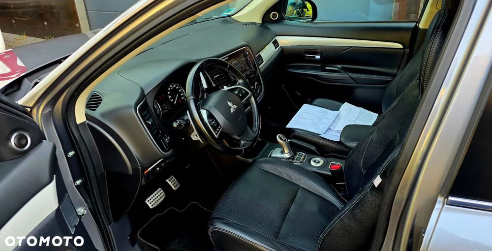 Mitsubishi Outlander PHEV Instyle NAVI + - 19