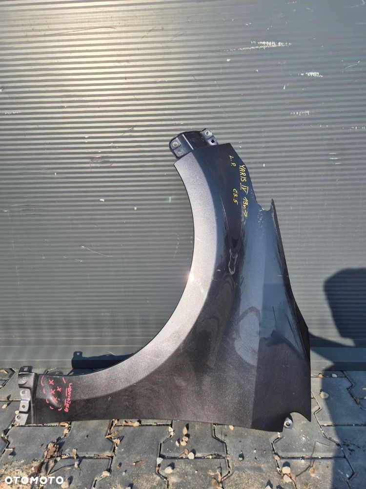 BŁOTNIK TOYOTA YARIS IV - 1