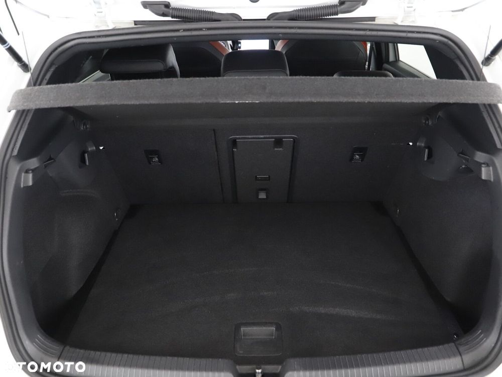 Volkswagen Golf - 25