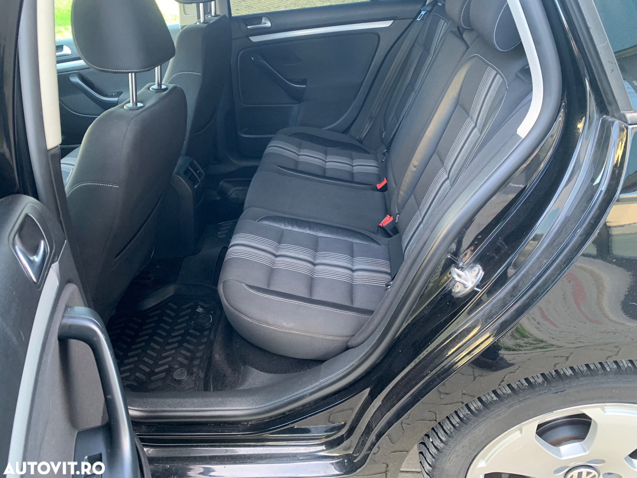 Volkswagen Golf 2.0 TDI DPF BlueMotion Technology MATCH - 9