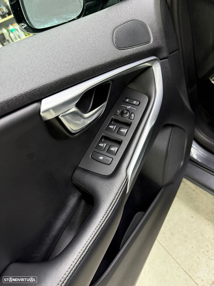 Volvo V40 D2 R Design - 8