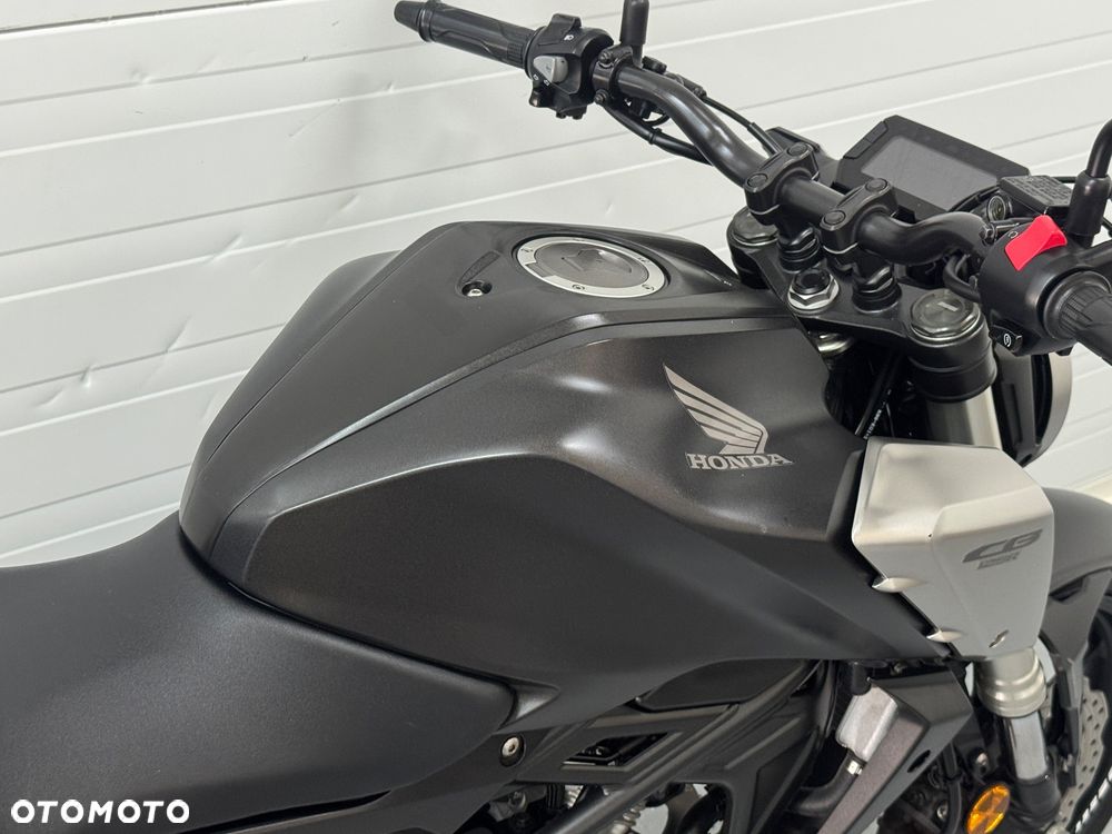 Honda CB - 12