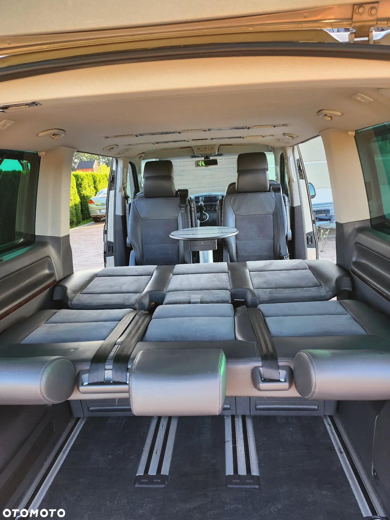 Volkswagen Multivan - 16