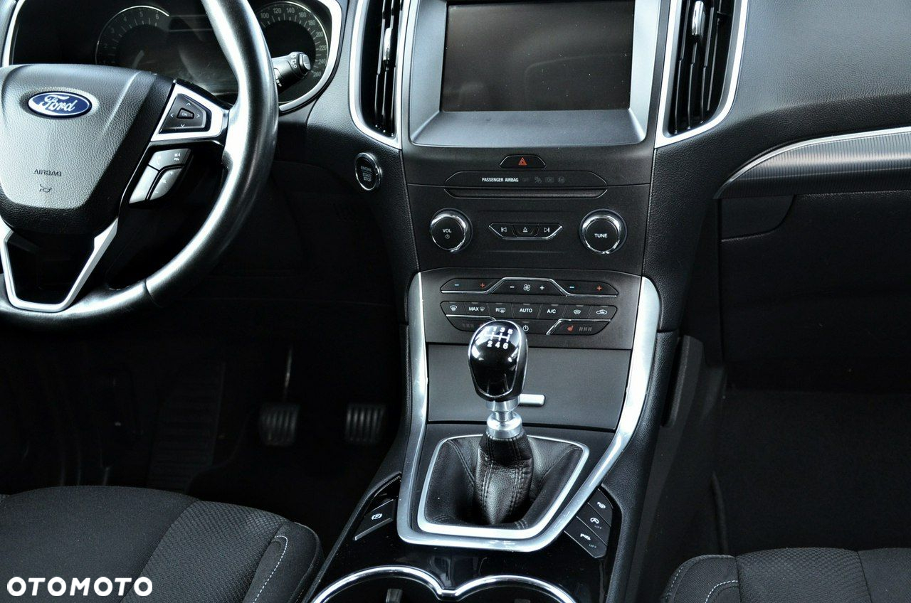 Ford S-Max - 17