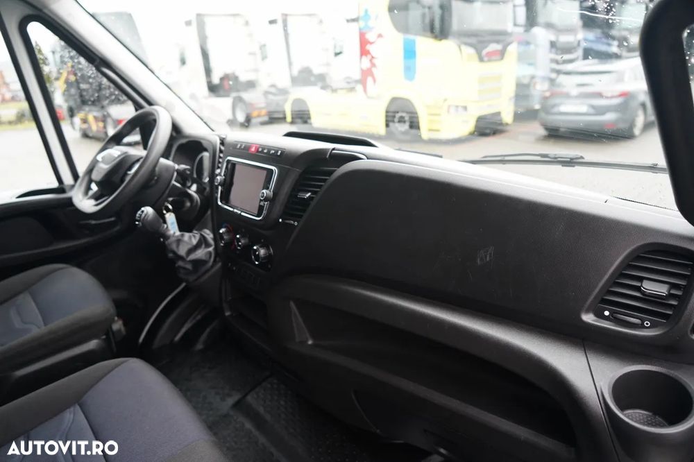 Iveco DAILY 35-160 / 4.3 M CONTAINER / DHOLLANDIA LIFT / TWIN GVWR: 3500 KG / 2021 - 35