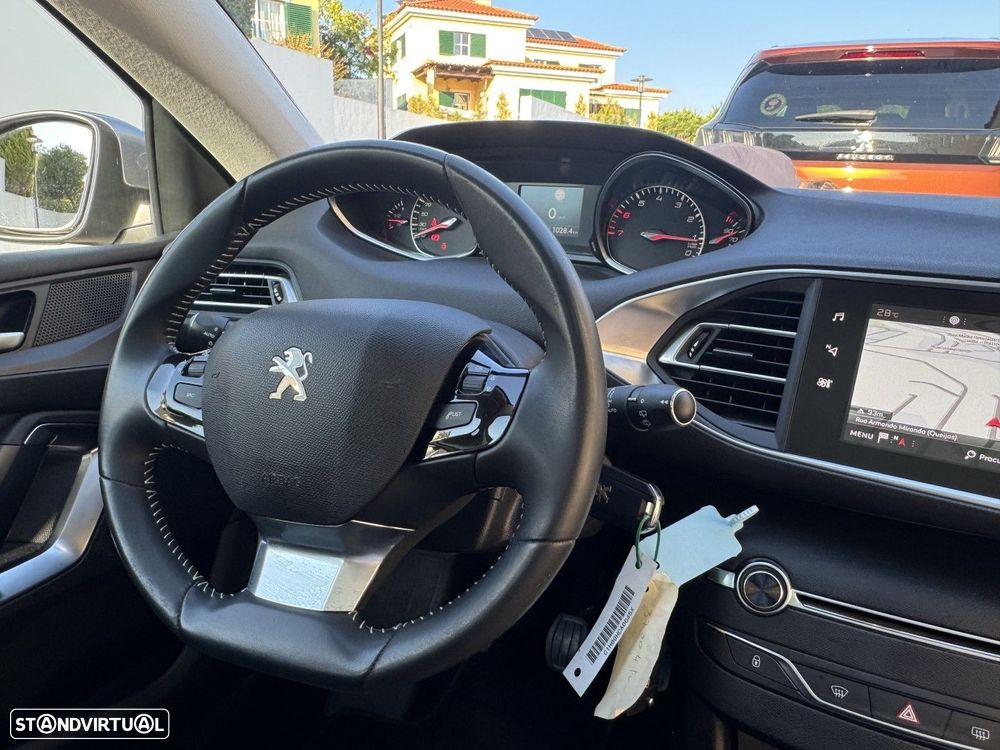 Peugeot 308 1.2 PureTech Allure J18 - 31