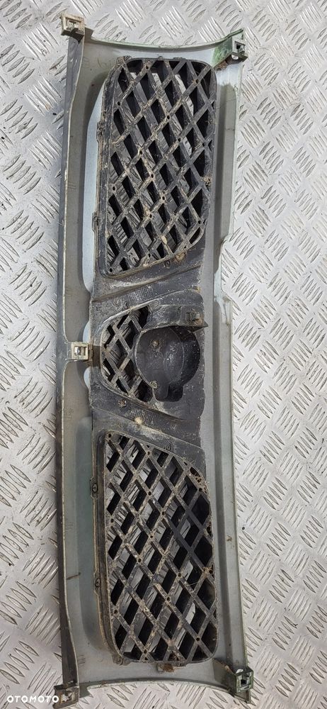 Nissan Terrano II Grill Atrapa - 8