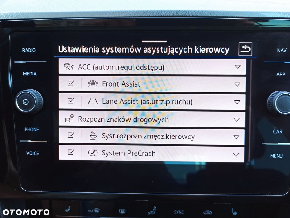 Volkswagen Passat - 25