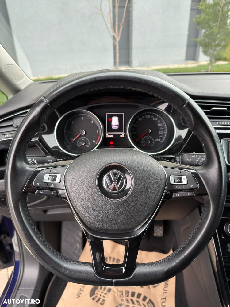 Volkswagen Touran - 15