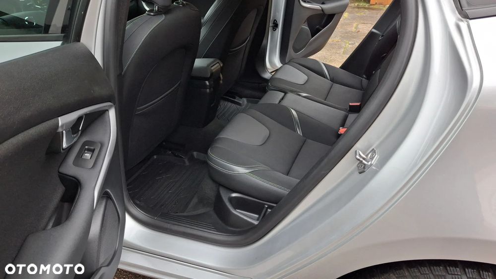 Volvo V40 D2 Kinetic - 16