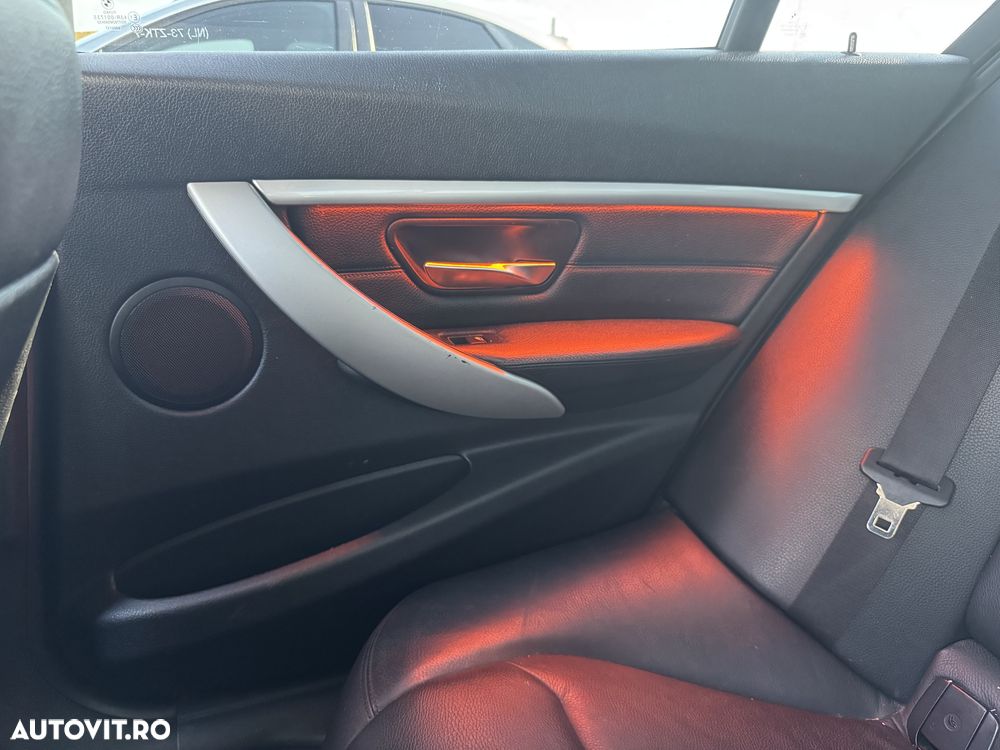 BMW Seria 3 320d Efficient Dynamic Edition Aut. - 16