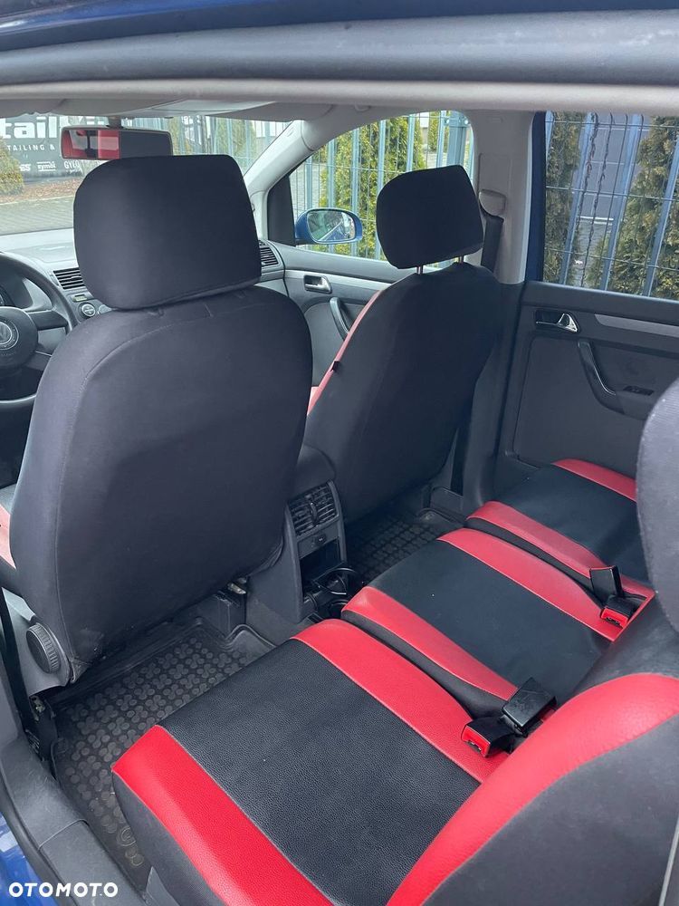 Volkswagen Touran 1.9 TDI Conceptline DSG - 33