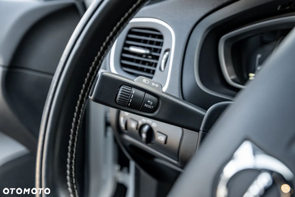 Volvo V40 D3 Geartronic RDesign - 34