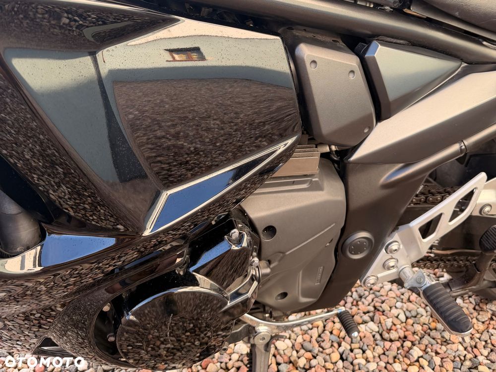 Suzuki GSX - 23