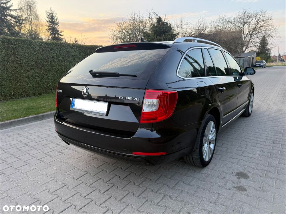 Skoda Superb 2.0 TDI PD DSG Elegance - 4