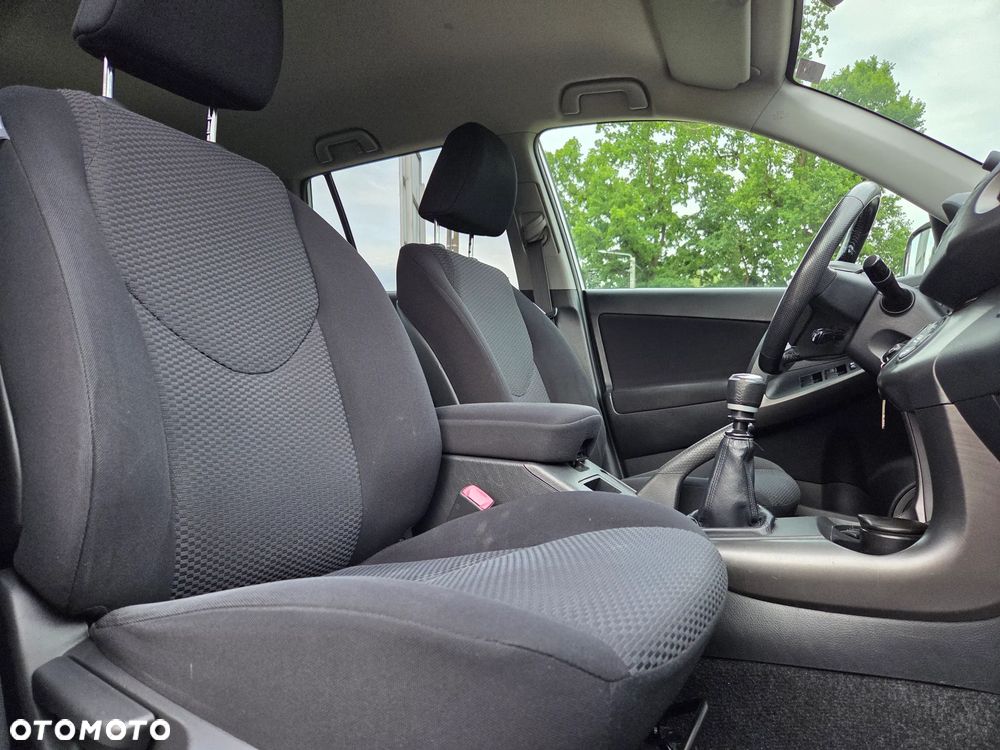 Toyota RAV4 2.0 VVT-i Premium - 9