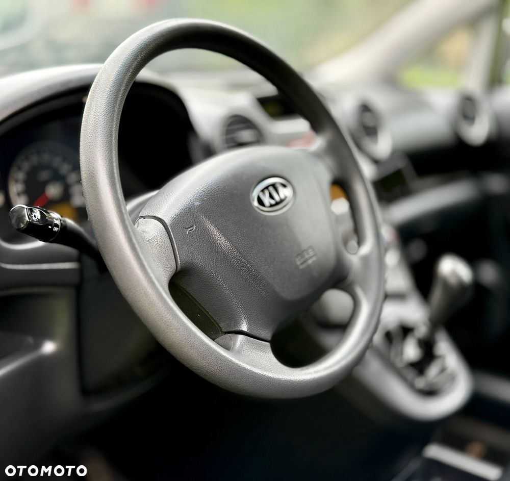 Kia Carens - 5