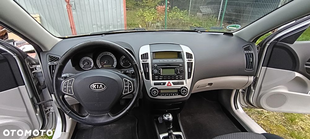Kia Ceed - 8