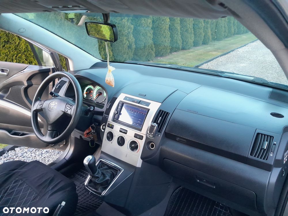 Toyota Corolla Verso - 10