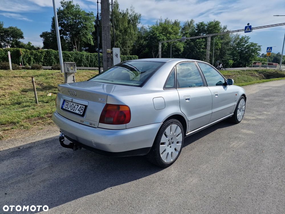 Audi A4 Limousine - 1