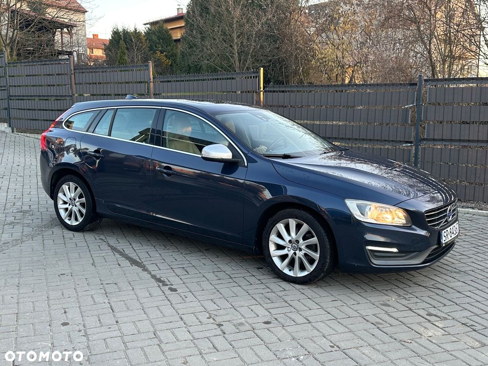 Volvo V60 D4 Momentum - 1