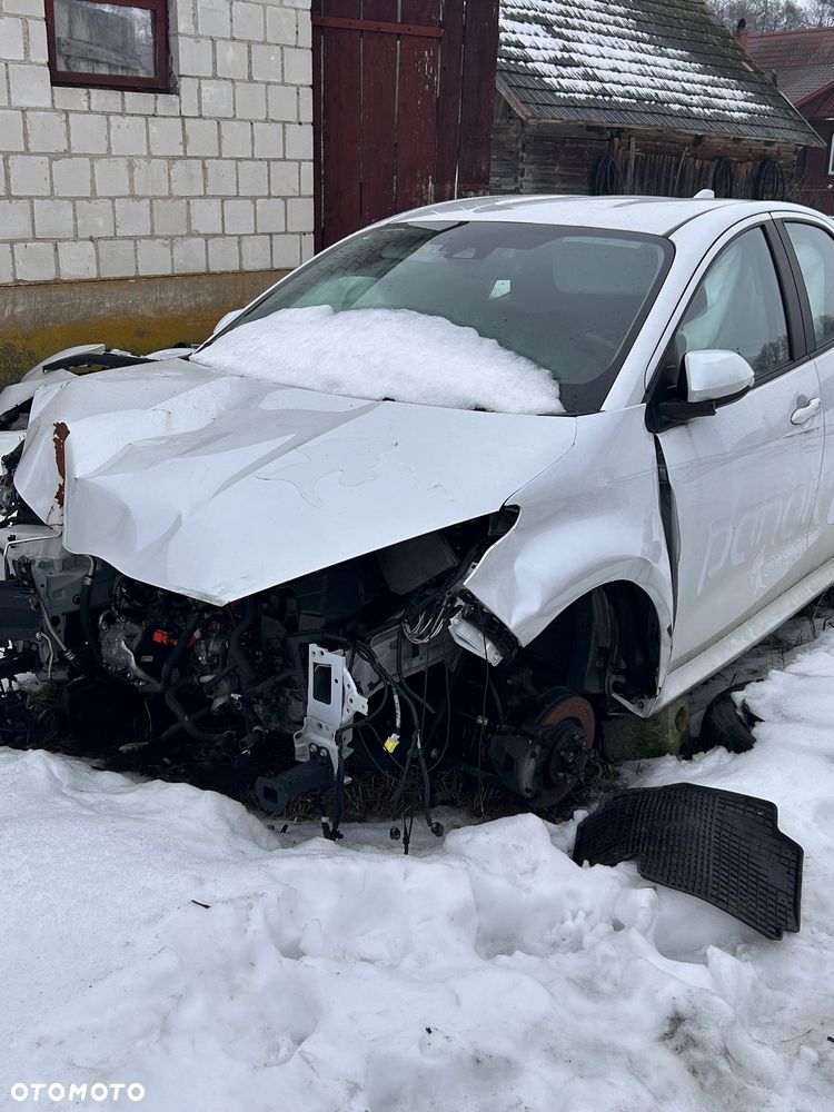 Mazda 2 - 4