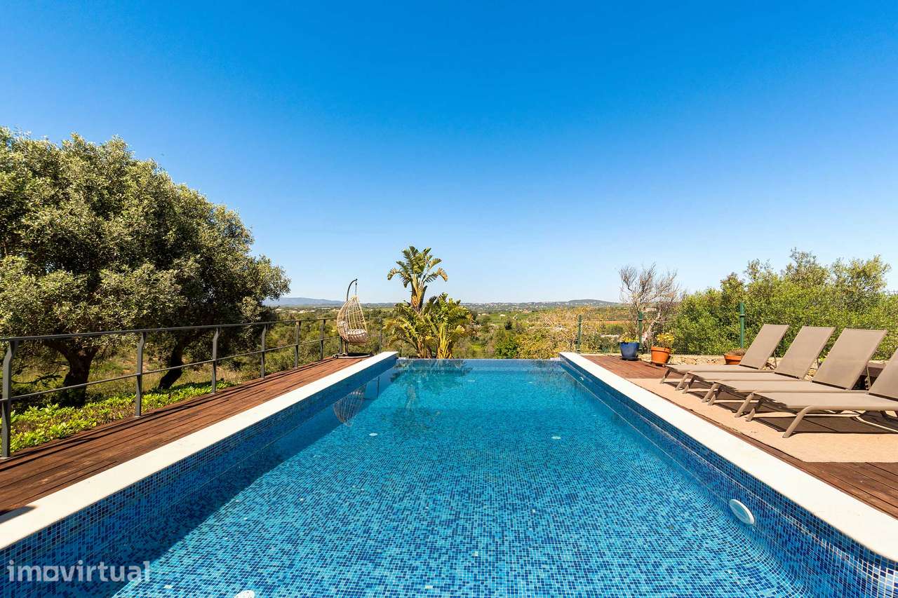 Moradia Encantadora com Piscina e Vistas Deslumbrantes sobre o Campo - Grande imagem: 2/48
