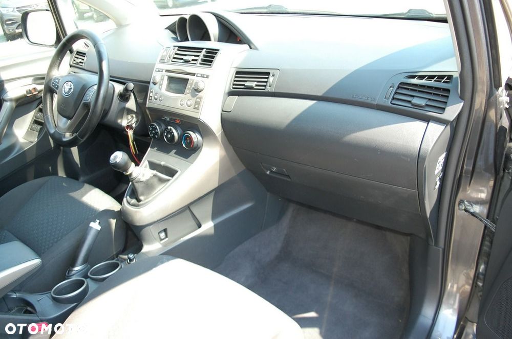 Toyota Verso - 25