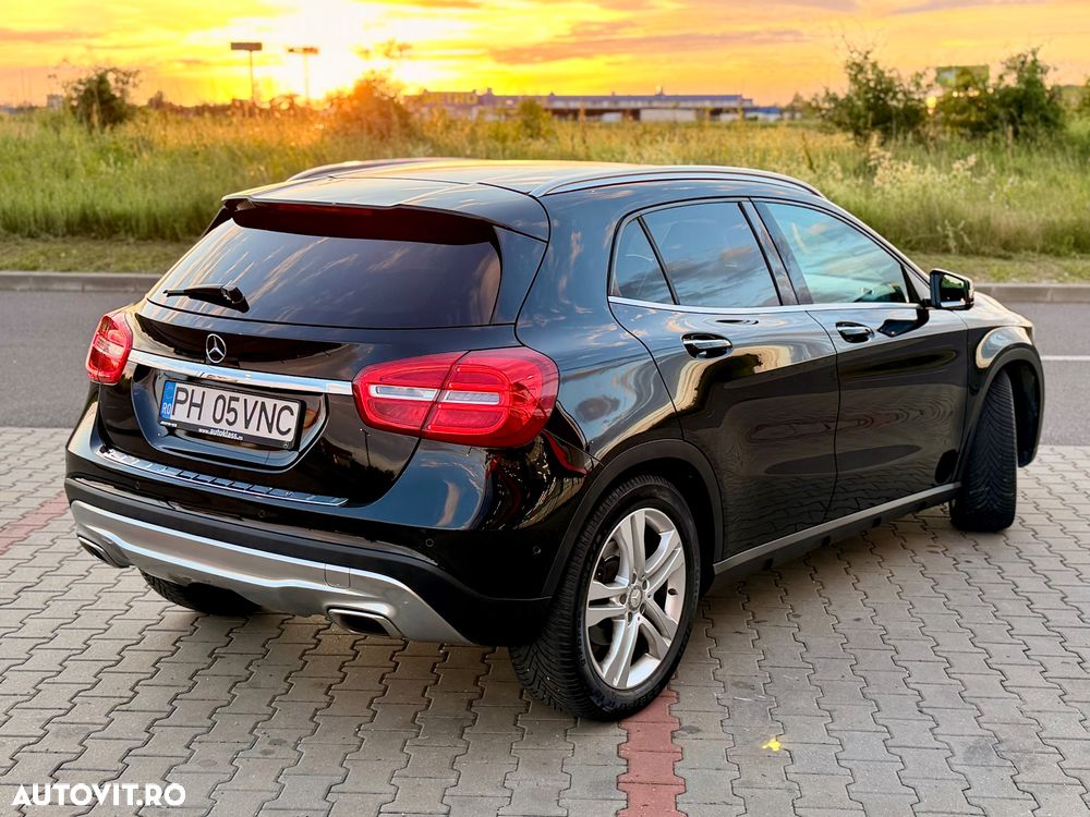 Mercedes-Benz GLA 220 d 7G-DCT - 4
