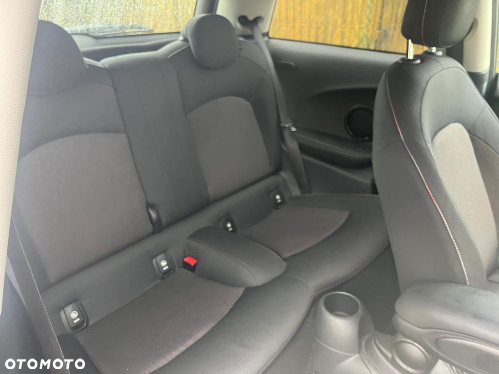 MINI Cooper Essential Trim - 16
