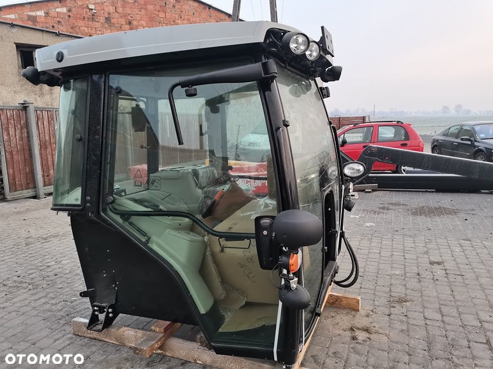 Kabina z wyposażeniem Massey Ferguson serii 7600 - 5