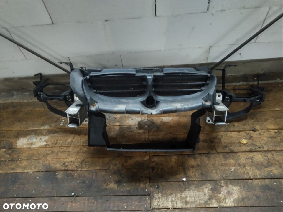 Pas przedni BMW E60 E61 - 1