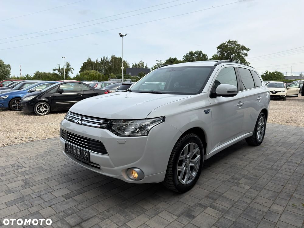 Mitsubishi Outlander Instyle NAVI + - 18