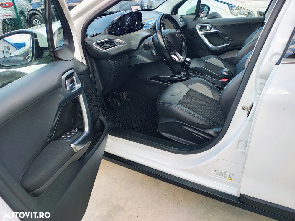 Peugeot 2008 PureTech 130 GPF Stop&Start Allure - 24