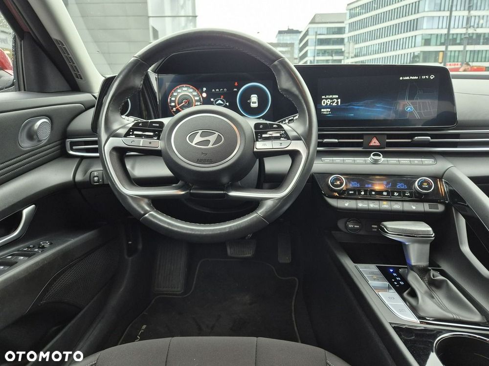 Hyundai Elantra - 33