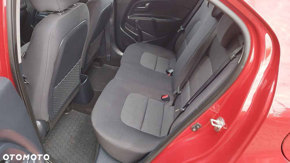 Kia Rio - 7