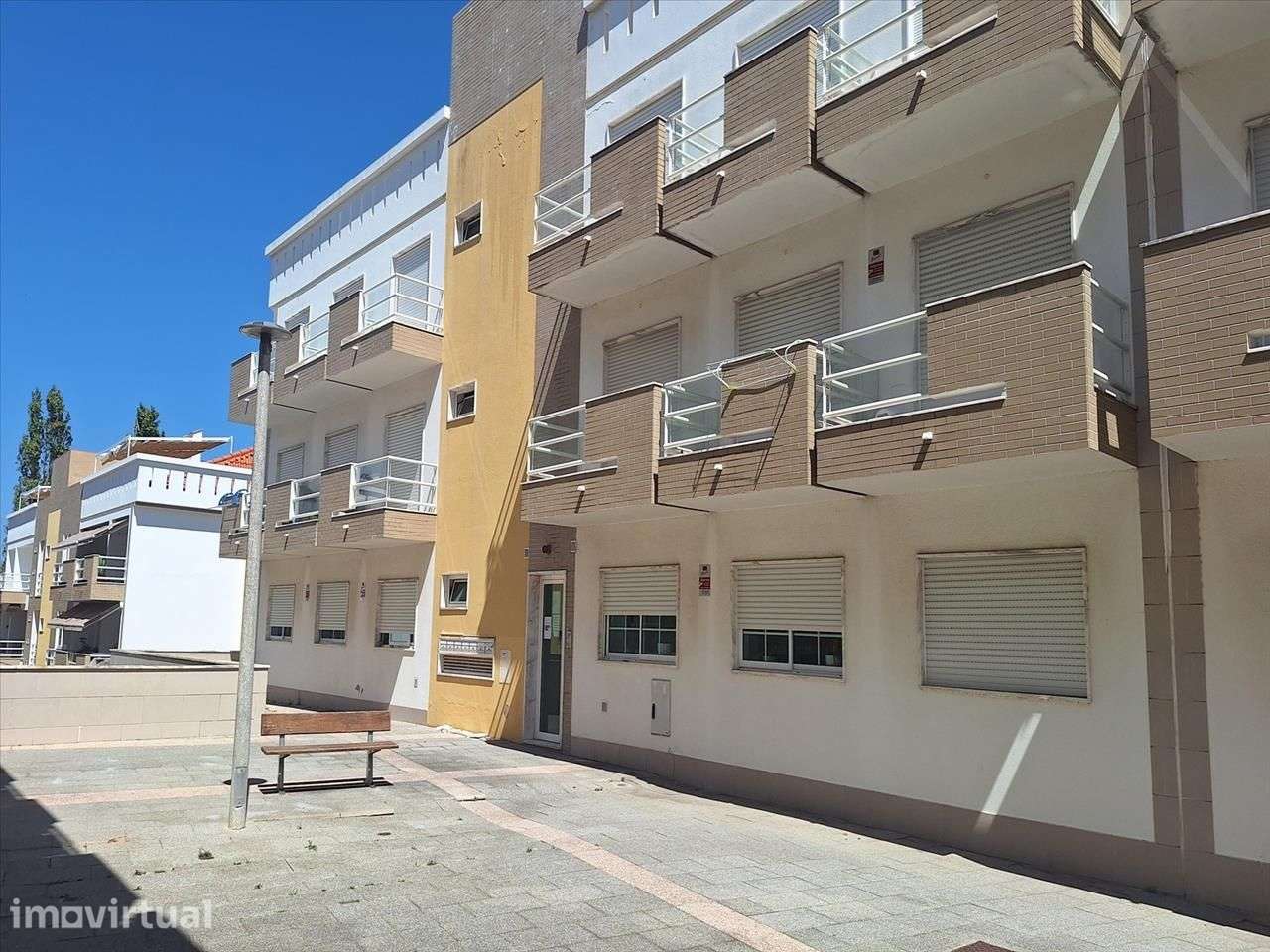 Duplex T3 em Palhais, com 2 lugares de garagem - Grande imagem: 2/8