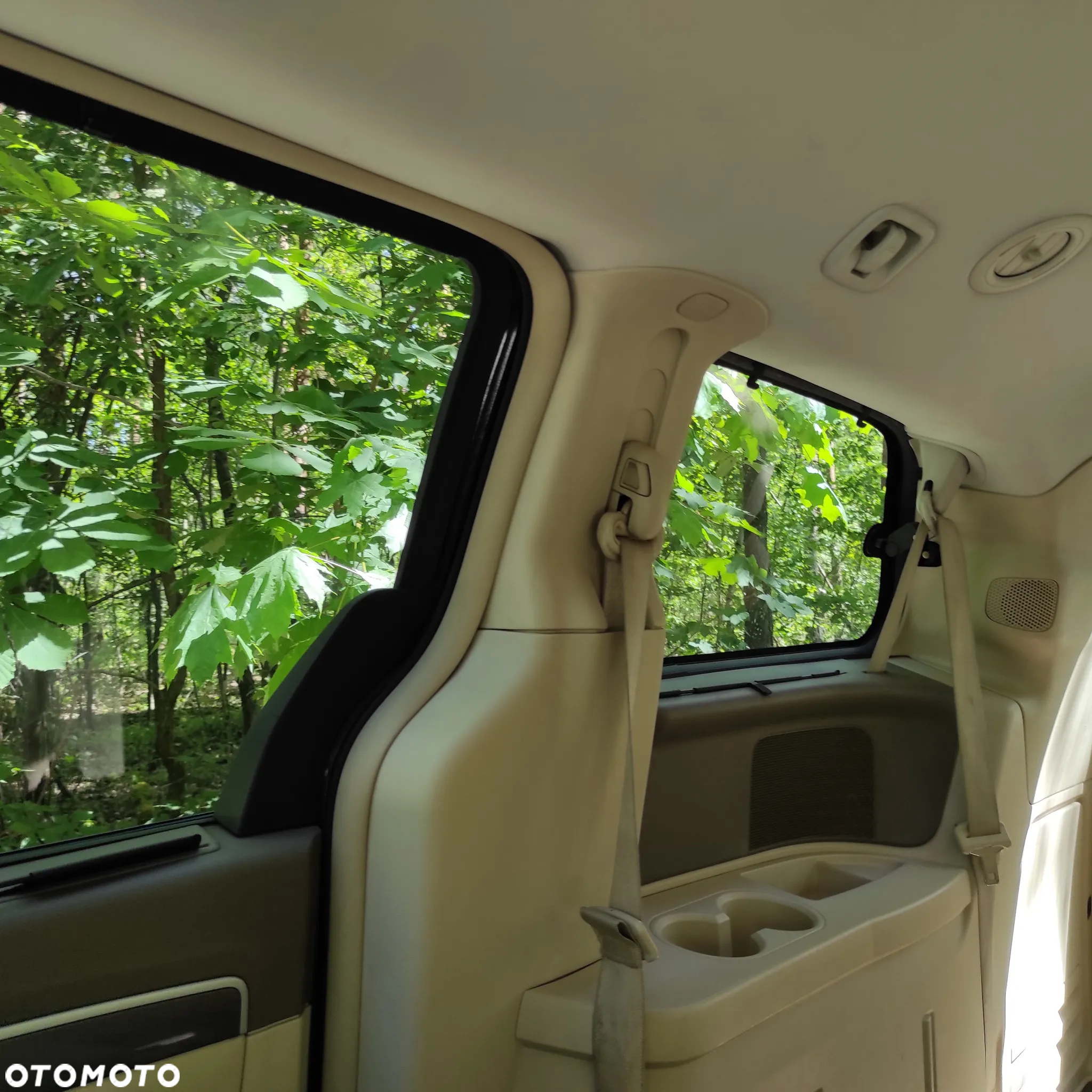 Volkswagen Routan - 3