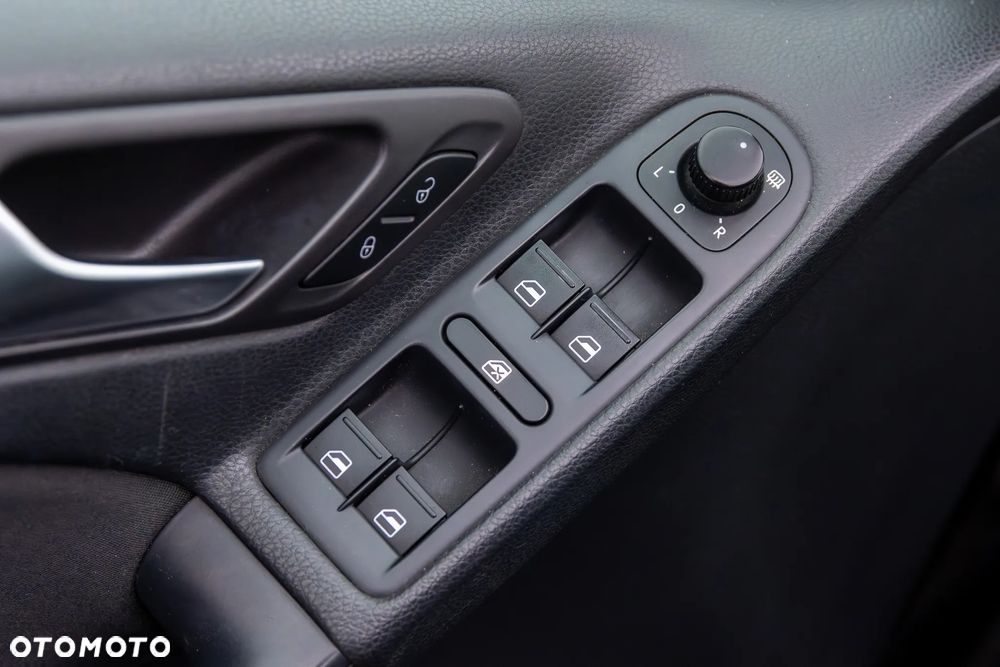 Volkswagen Golf 1.6 TDI DPF Comfortline - 20