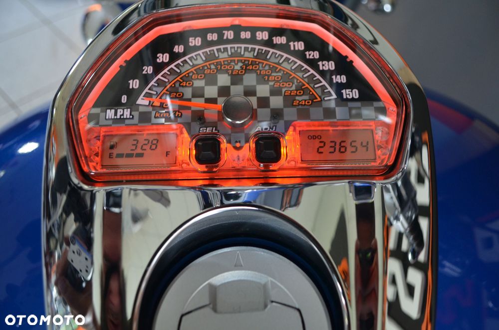 Suzuki Intruder - 31