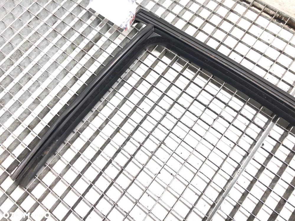 RAMKA USZCZELKA DRZWI TYŁ LEWA  VW PASSAT B8 (3G2, CB2) 2014 - 2022 1.4 TSI 110 kW [150 KM] benzyna - 2