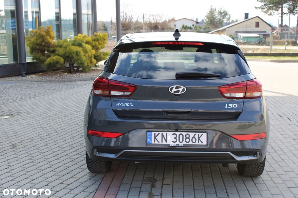 Hyundai i30 ver-1-5-t--gdi-48v-smart-dct - 9