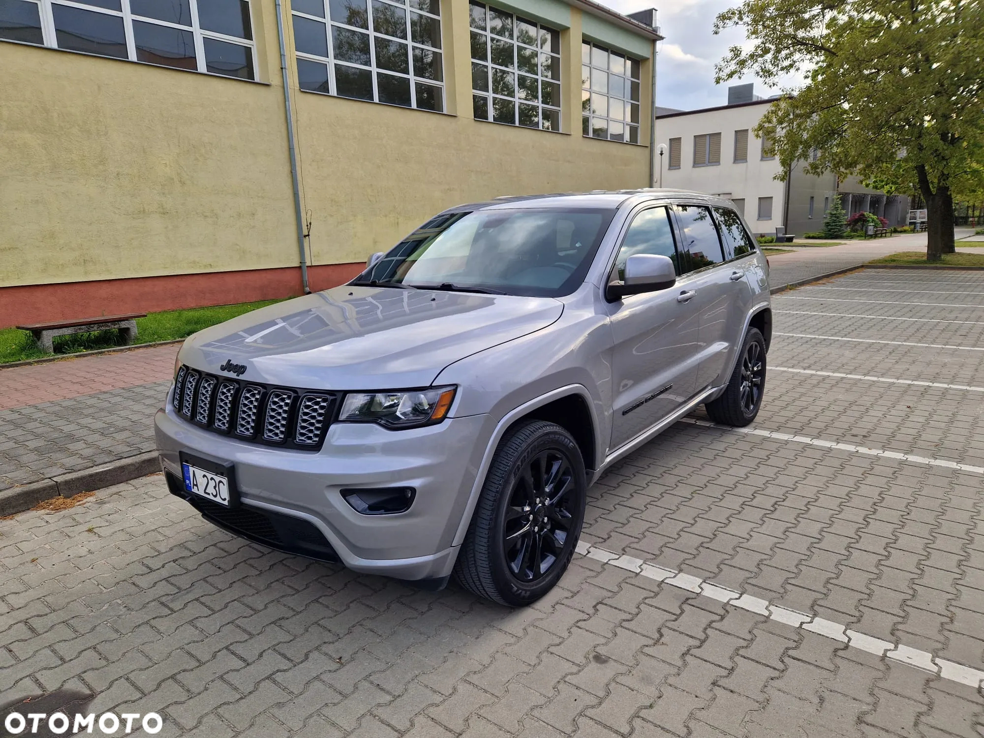 Jeep Grand Cherokee - 17